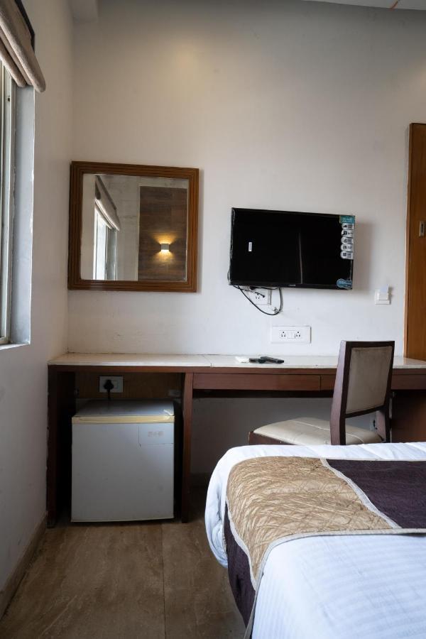 Hotel Kyra Airport Ahmedabad Ngoại thất bức ảnh