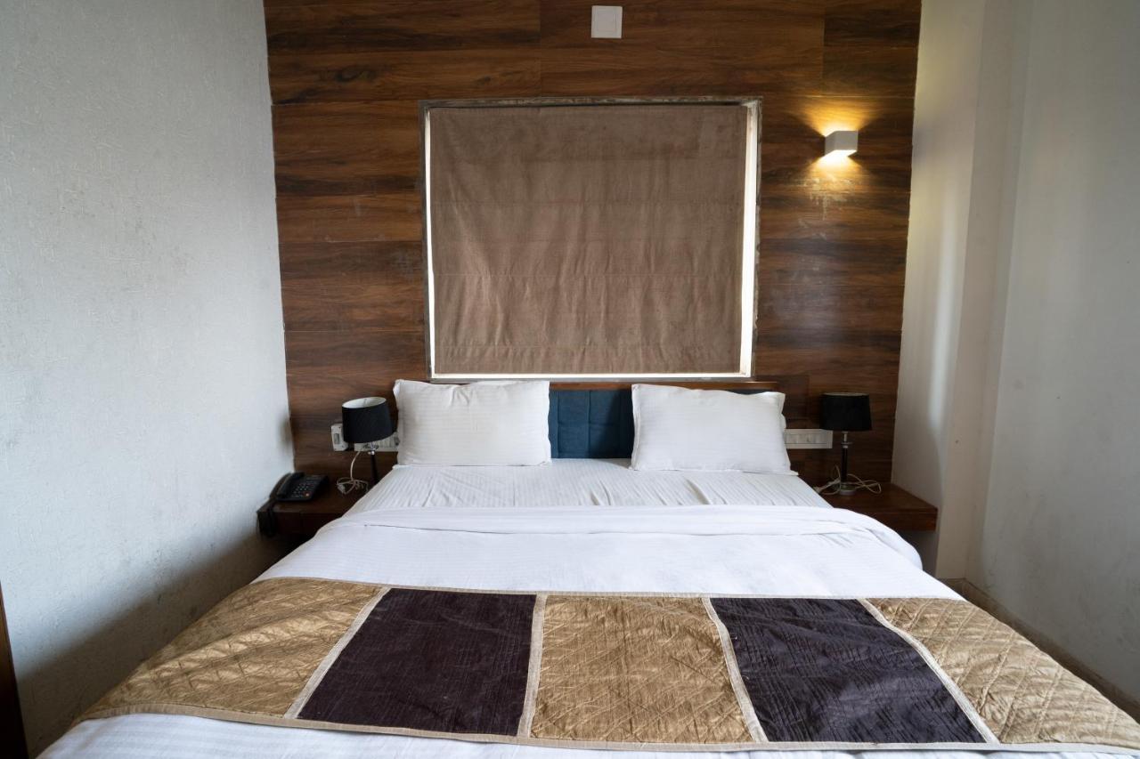 Hotel Kyra Airport Ahmedabad Ngoại thất bức ảnh