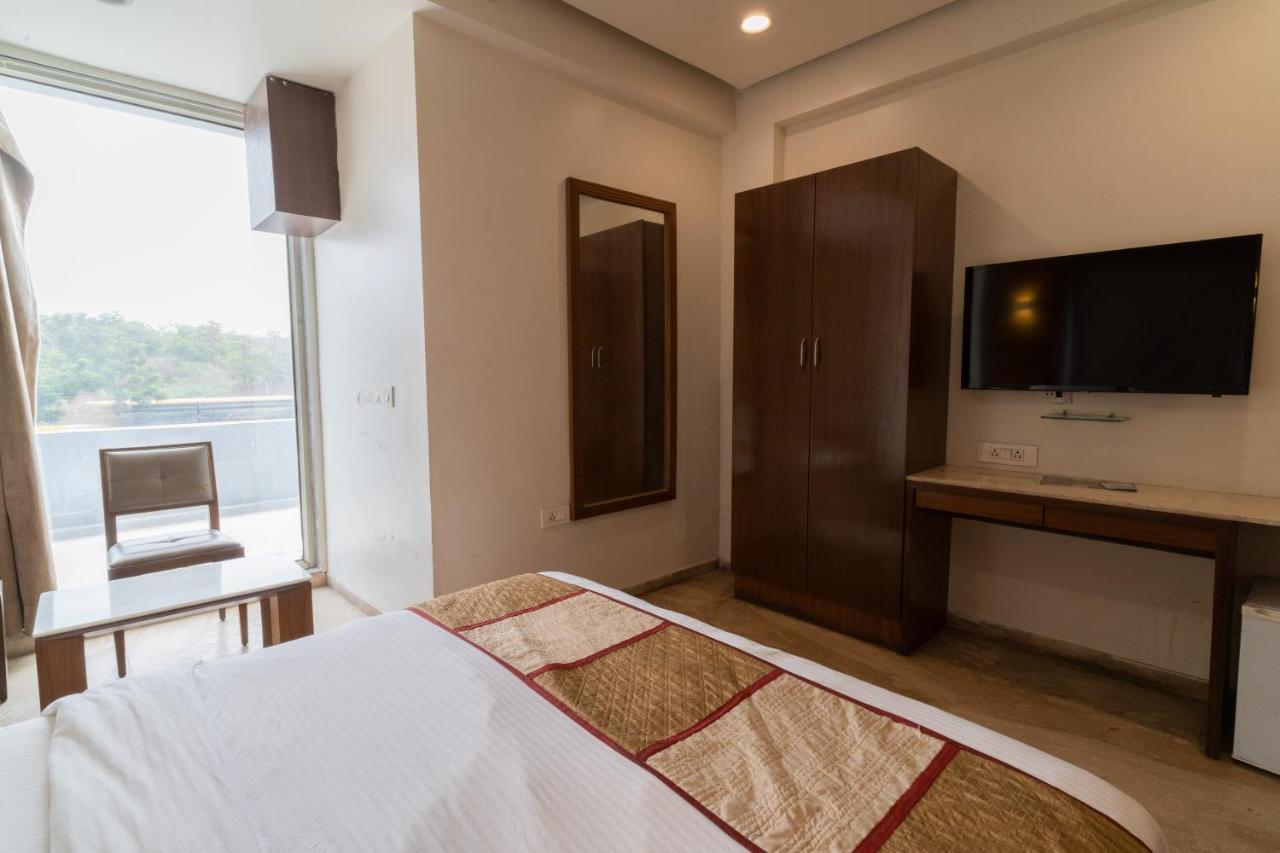 Hotel Kyra Airport Ahmedabad Ngoại thất bức ảnh