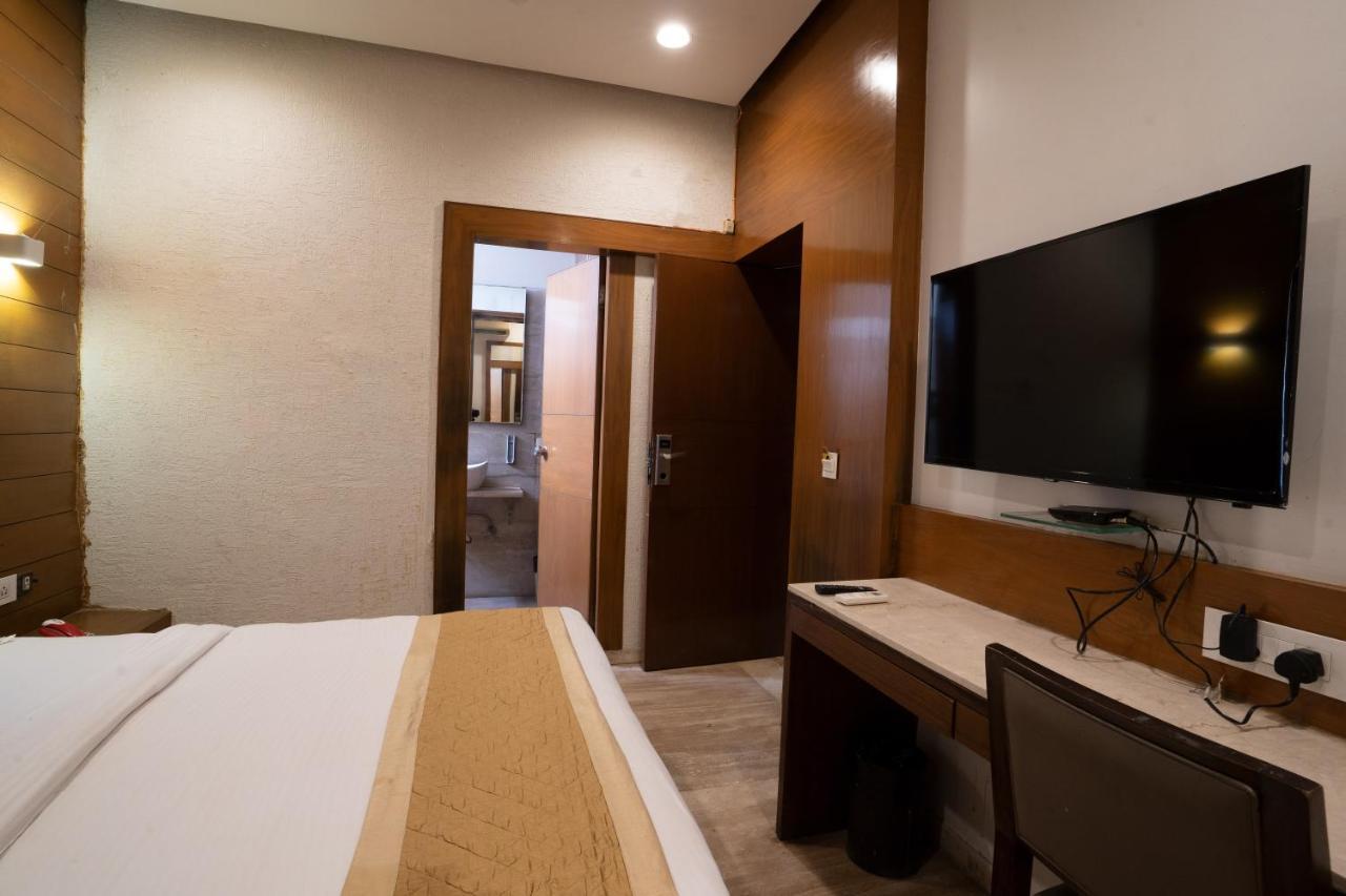 Hotel Kyra Airport Ahmedabad Ngoại thất bức ảnh